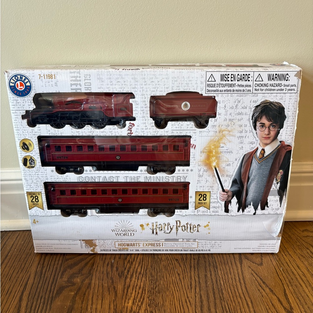 New Lionel Hogwarts Express Train Set - Red